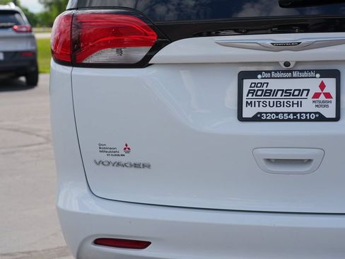 Used 2021 Chrysler Voyager LX FWD image 10
