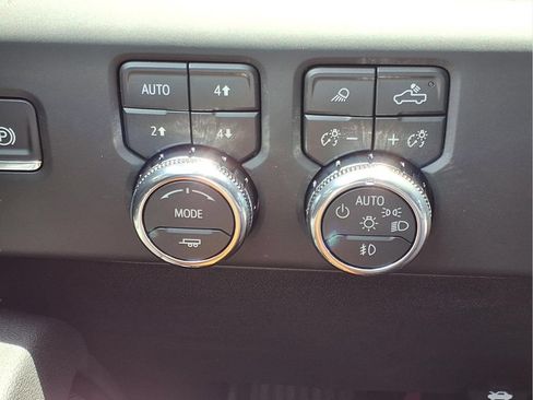 New 2026 GMC Sierra 2500 AT4 w/ AT4 Premium Plus Package AWD/4WD image 15