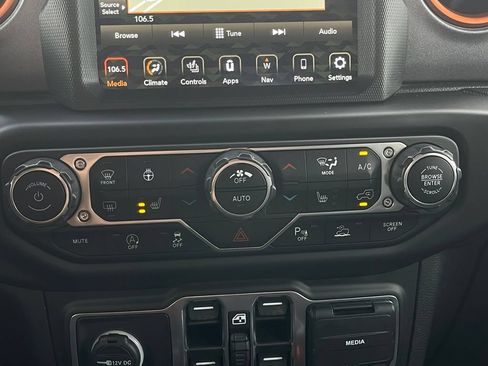 Used 2021 Jeep Gladiator Mojave AWD/4WD image 33
