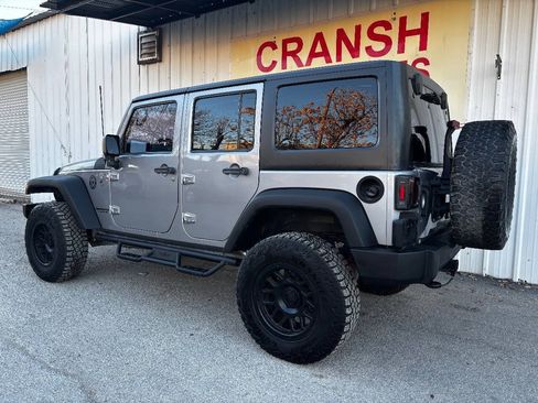 Used 2015 Jeep Wrangler Unlimited Rubicon w/ Connectivity Group AWD/4WD image 5