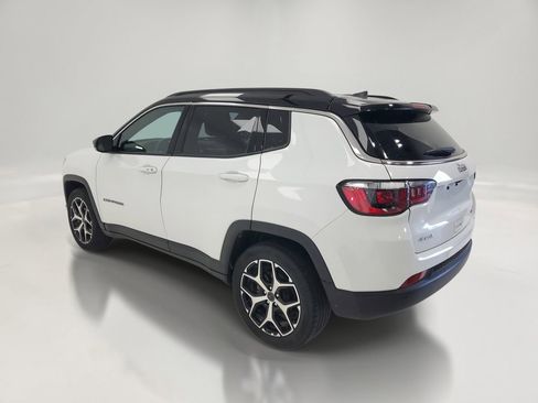 Used 2025 Jeep Compass Limited image 5