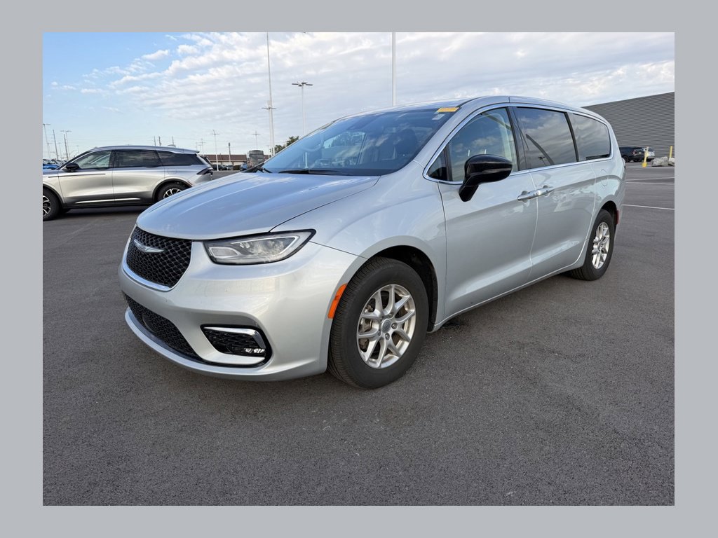 Used 2024 Chrysler Pacifica Touring-L FWD image 1