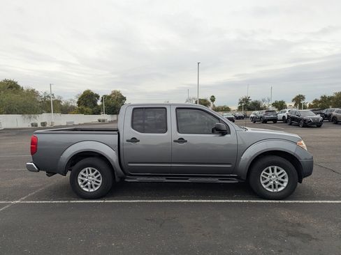 Used 2017 Nissan Frontier SV image 5
