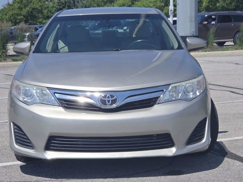 Used 2013 Toyota Camry LE FWD image 3