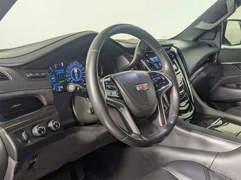 Used 2018 Cadillac Escalade Platinum image 11