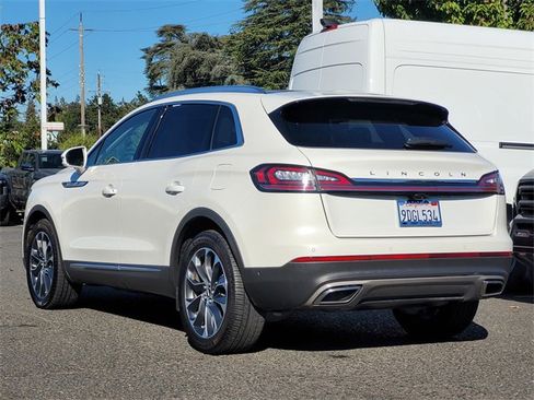 Used 2022 Lincoln Nautilus Reserve w/ Equipment Group 201A image 8