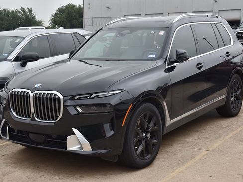 Used 2025 BMW X7 xDrive40i w/ Premium Package image 2