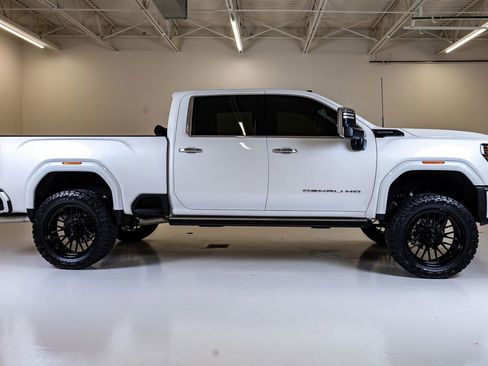 Used 2025 GMC Sierra 2500 Denali Ultimate AWD/4WD image 11