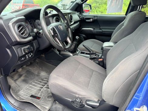 Used 2017 Toyota Tacoma TRD Off-Road w/ Tow Package AWD/4WD image 12