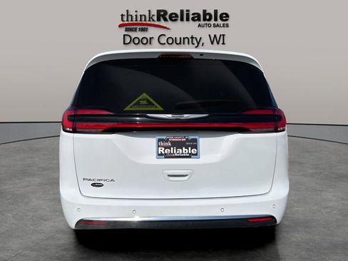 Used 2024 Chrysler Pacifica Touring-L image 4