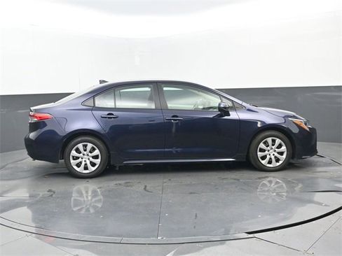 Used 2025 Toyota Corolla LE w/ Convenience Package image 2