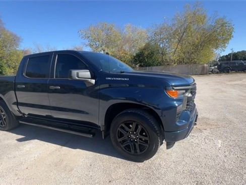 Used 2022 Chevrolet Silverado 1500 Custom image 2