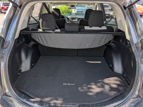 Used 2017 Toyota RAV4 XLE AWD/4WD image 18