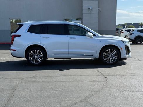 Used 2020 Cadillac XT6 Premium Luxury FWD image 2