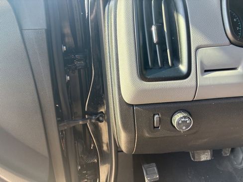 Used 2022 Chevrolet Colorado W/T w/ WT Convenience Package RWD image 16
