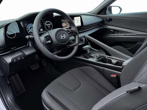 New 2025 Hyundai Elantra SEL FWD image 14