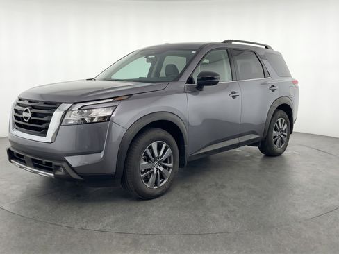Used 2025 Nissan Pathfinder SV AWD/4WD image 3
