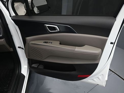 Certified 2025 Kia Carnival image 37