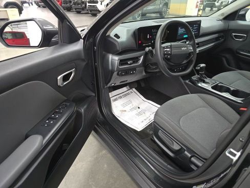 Used 2025 Kia K4 LXS image 15