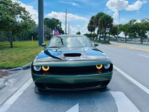 Used 2019 Dodge Challenger R/T RWD image 9