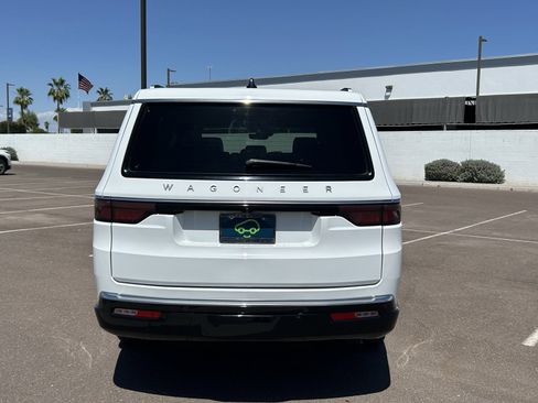 Used 2024 Jeep Wagoneer L 4WD image 4