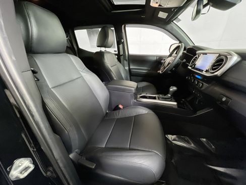 Used 2022 Toyota Tacoma Limited w/ Nightshade Package image 29