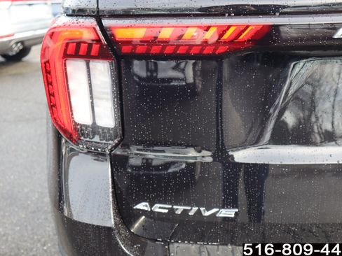 Used 2025 Ford Explorer Active image 28