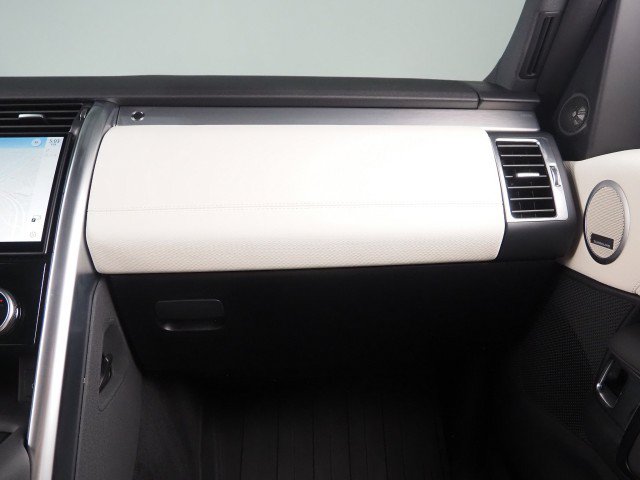 Used 2024 Land Rover Discovery Dynamic SE AWD/4WD image 53