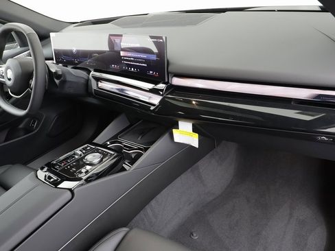 New 2026 BMW 540i xDrive w/ Premium Package image 21