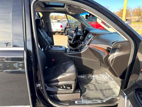 Used 2017 Cadillac Escalade Premium Luxury image 38
