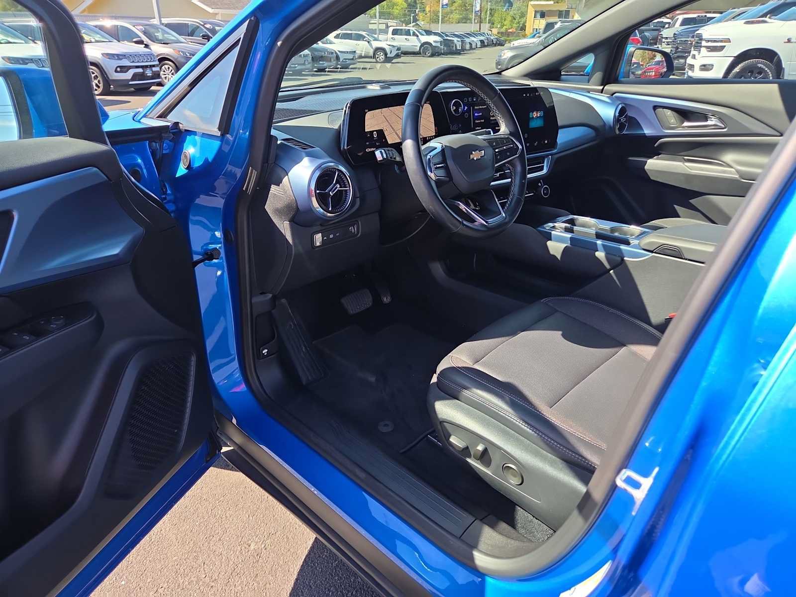 Used 2024 Chevrolet Equinox EV LT FWD image 10
