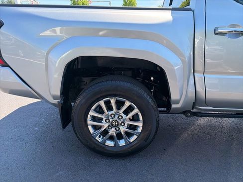 Used 2024 Toyota Tacoma Limited w/ Limited Package (LT) AWD/4WD image 4