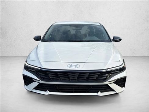 Certified 2025 Hyundai Elantra SEL image 6