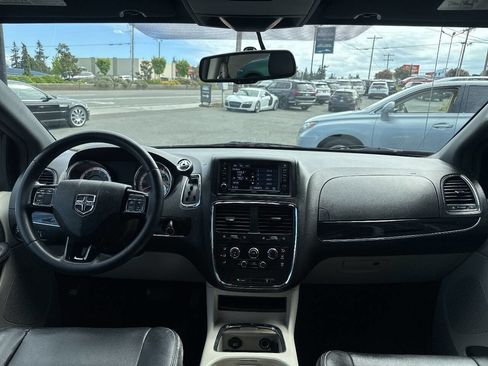 Used 2017 Dodge Grand Caravan SXT FWD image 22
