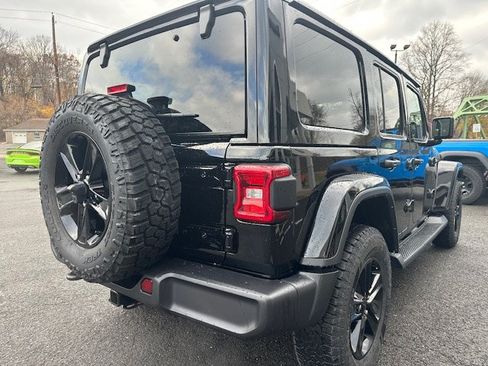 Used 2022 Jeep Wrangler Unlimited Sahara AWD/4WD image 6