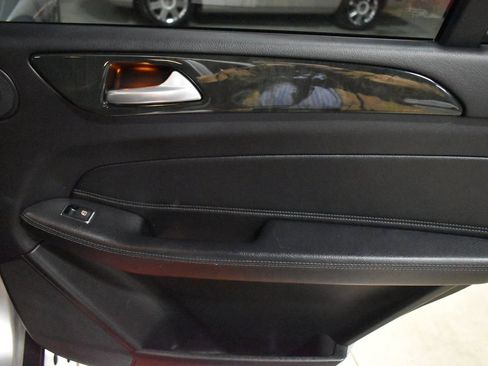 Used 2019 Mercedes-Benz GLS 450 4MATIC w/ Premium 1 Package image 45