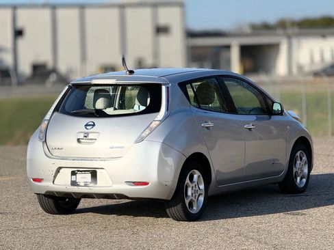 Used 2012 Nissan Leaf SL w/ Recycling/Organizational Pkg image 9
