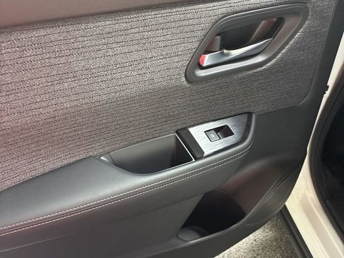 Used 2023 Nissan Rogue SV image 22