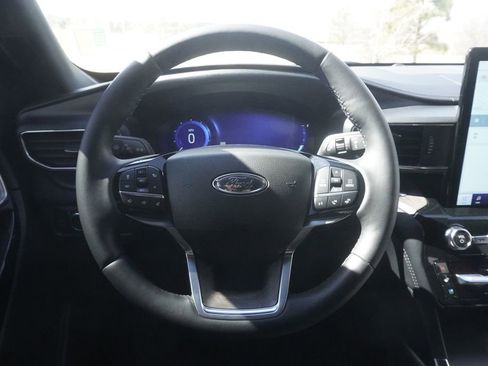 Used 2023 Ford Explorer Platinum w/ Technology Package image 10