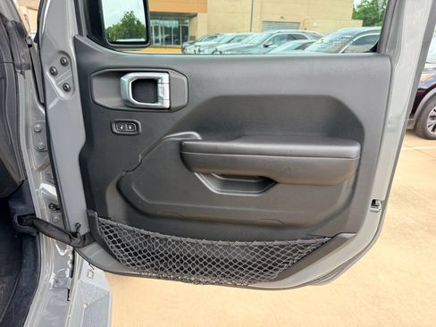 Used 2018 Jeep Wrangler Unlimited Sport S AWD/4WD image 11