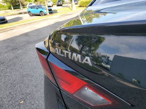 Certified 2025 Nissan Altima 2.5 SV FWD image 7
