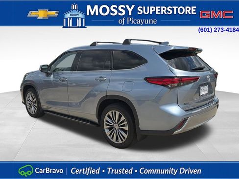 Used 2020 Toyota Highlander Platinum FWD image 3
