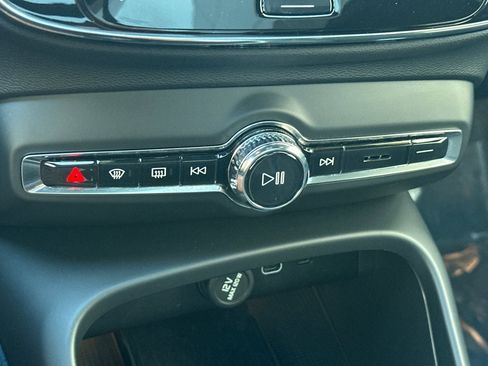 Certified 2023 Volvo XC40 Recharge Ultimate image 24