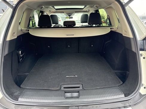 Used 2023 Nissan Rogue SV w/ SV Premium B Package image 13