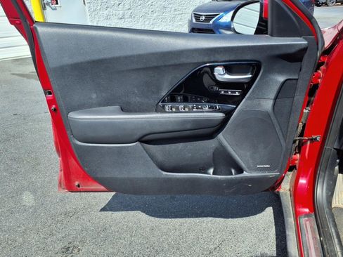 Used 2017 Kia Niro Touring image 8
