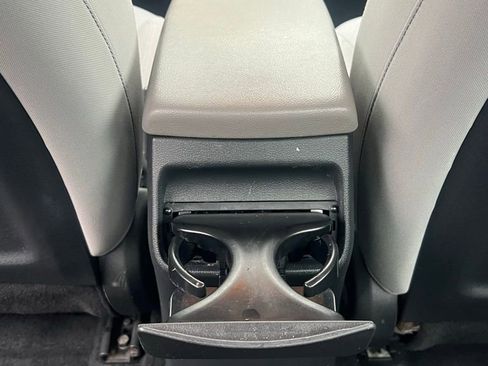 Used 2017 Hyundai Elantra SE image 18