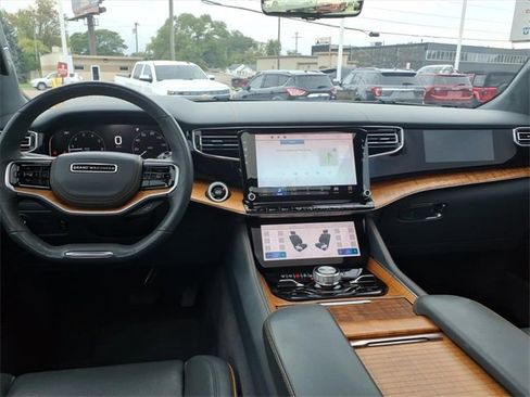Used 2022 Jeep Grand Wagoneer Series II w/ Convenience Group III image 12