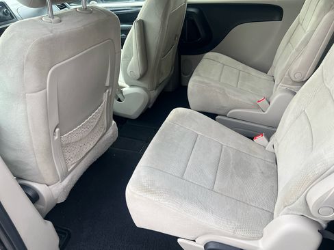 Used 2013 Dodge Grand Caravan SE image 12