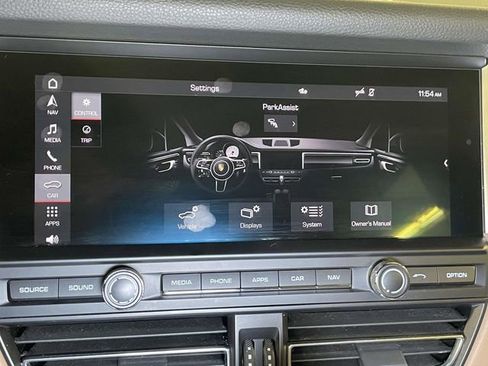 Certified 2020 Porsche Macan AWD/4WD image 31