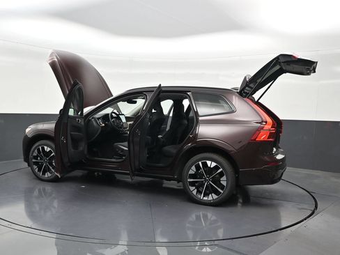 Used 2026 Volvo XC60 B5 Plus AWD/4WD image 32